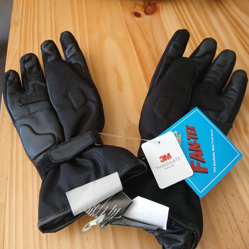 Etiqueta de membrana FAN-TEX® impermeable y transpirable para guantes de moto