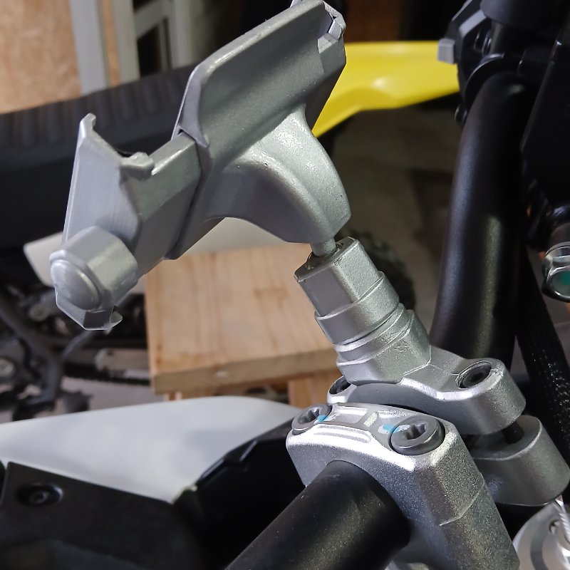 Soporte metálico universal para celular en moto Ridercraft